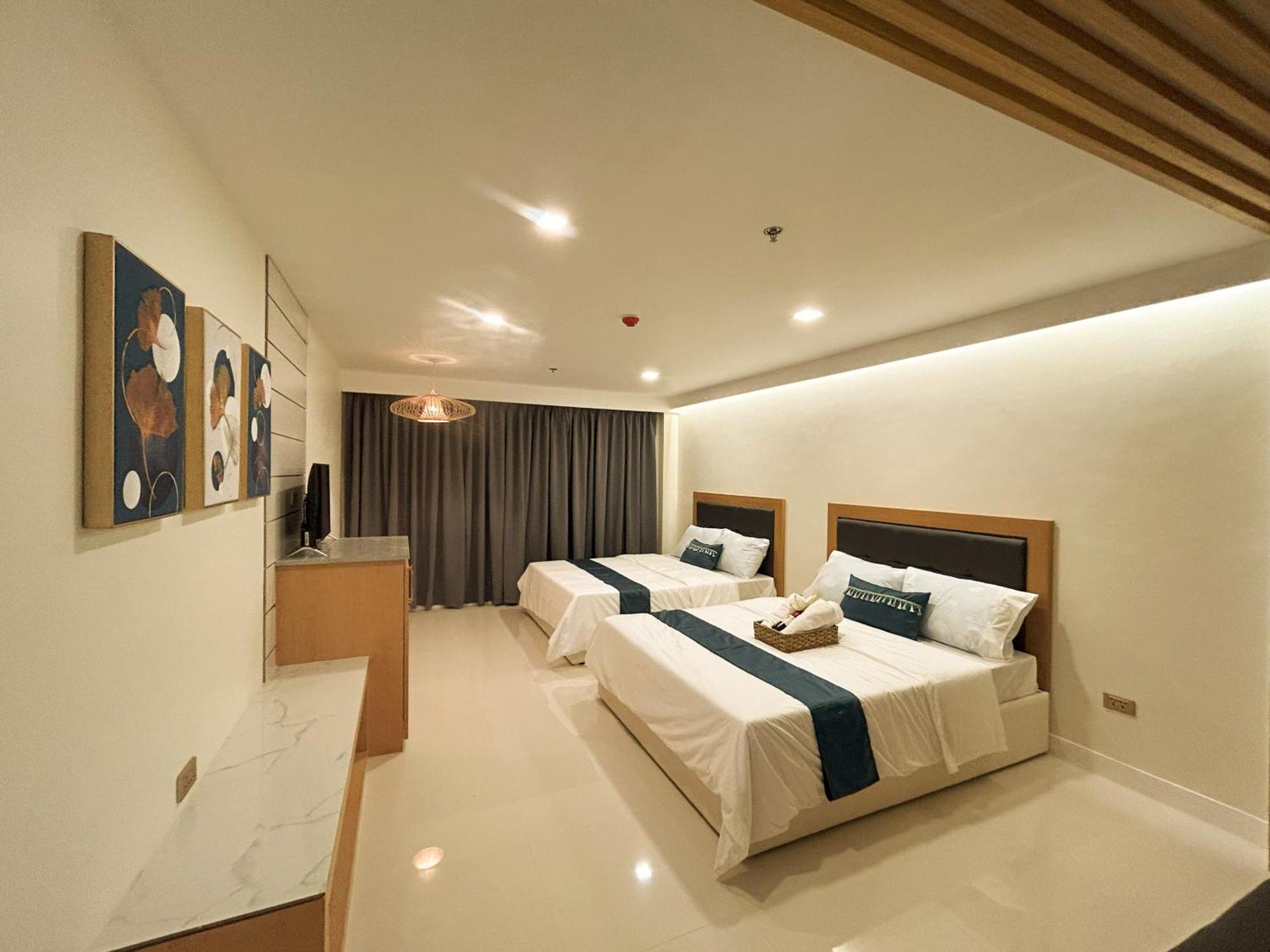 717 Residences Iloilo City Buitenkant foto