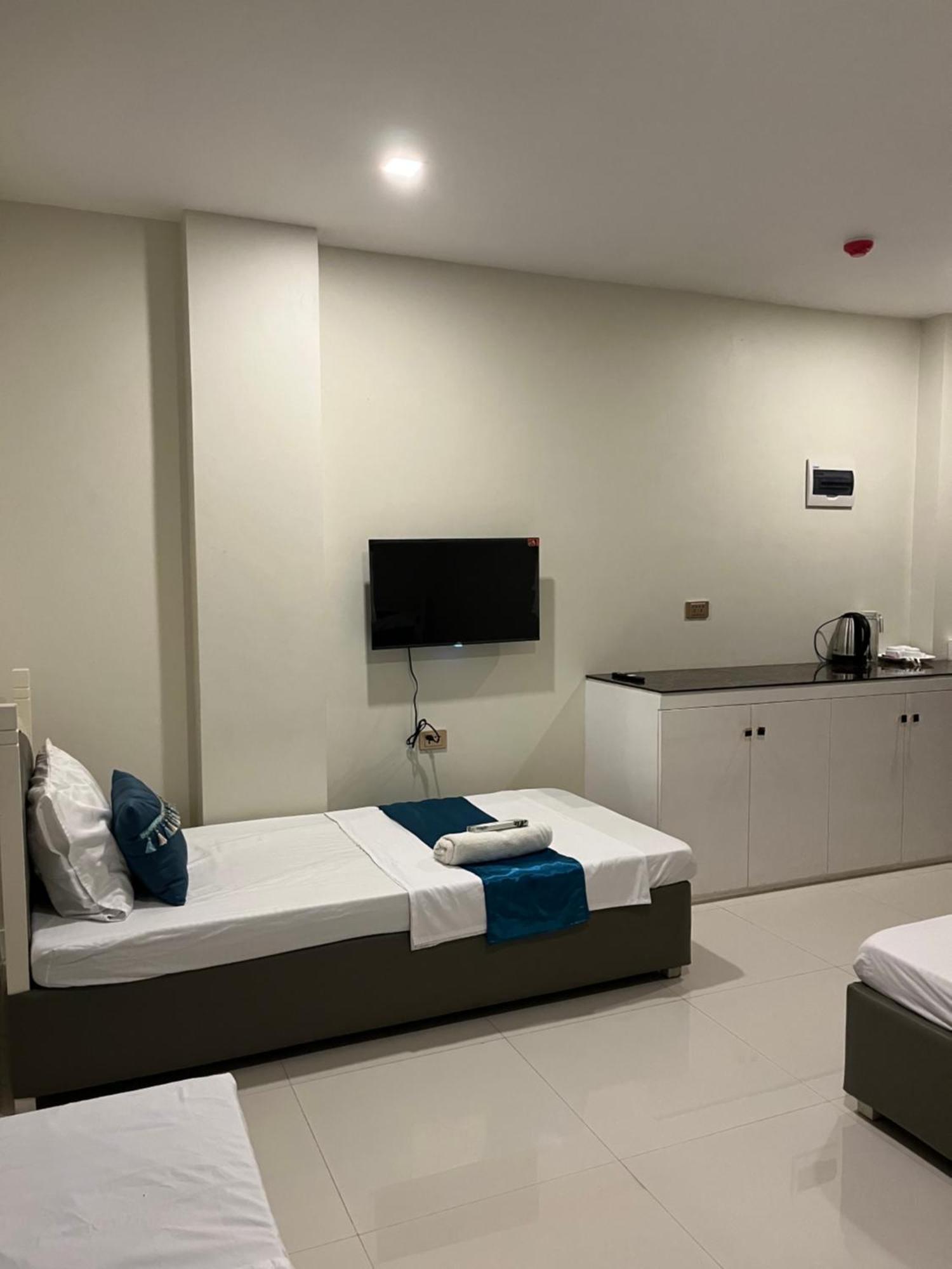 717 Residences Iloilo City Buitenkant foto