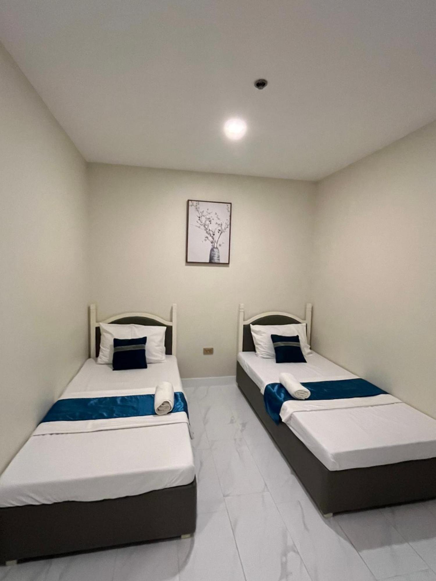 717 Residences Iloilo City Buitenkant foto