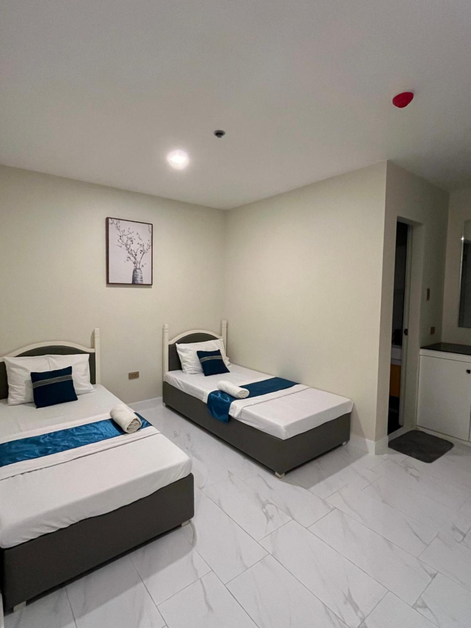 717 Residences Iloilo City Buitenkant foto
