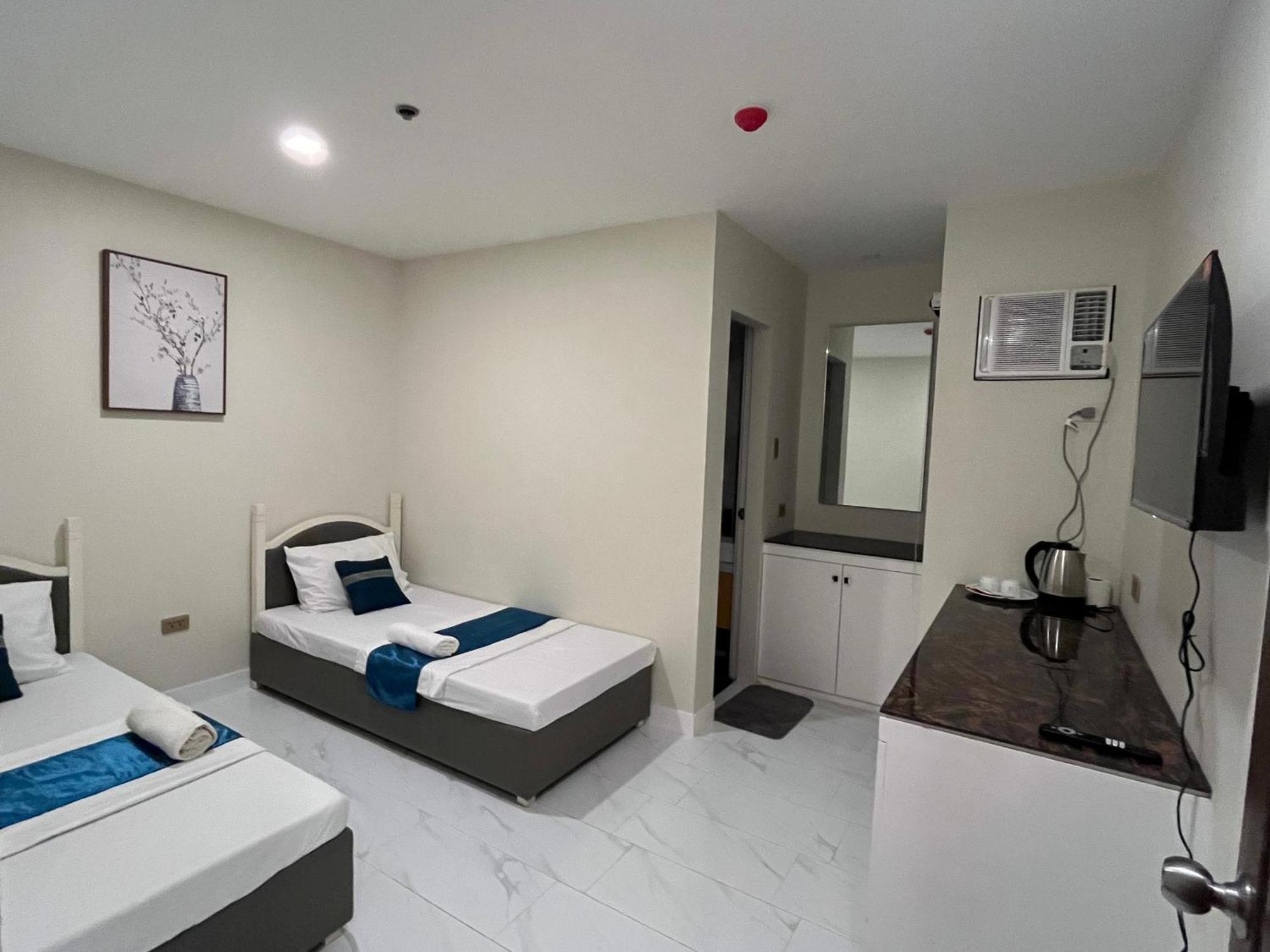 717 Residences Iloilo City Buitenkant foto